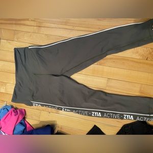 Zyia capri size 2
